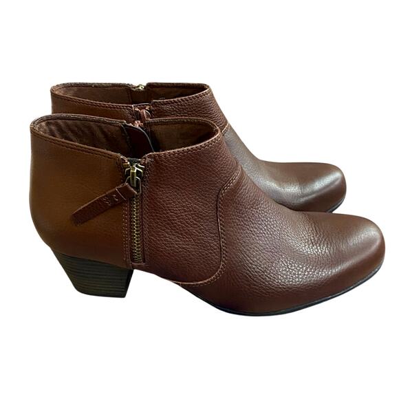 Clarks Collection Women's Ankle Booties 9.5 Brown Leather Side Zip Tassle - Picture 2 of 9